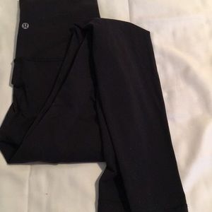 Lululemon high waisted wunder under pant. size 6